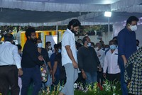 Allu Arjun Pays Last Respcets to Sirivennela Sitaramasastri